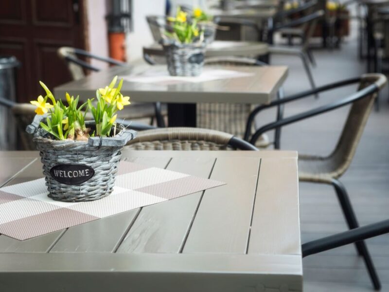 Ways To Spruce Up the Outdoor Patio at Your Restaurant